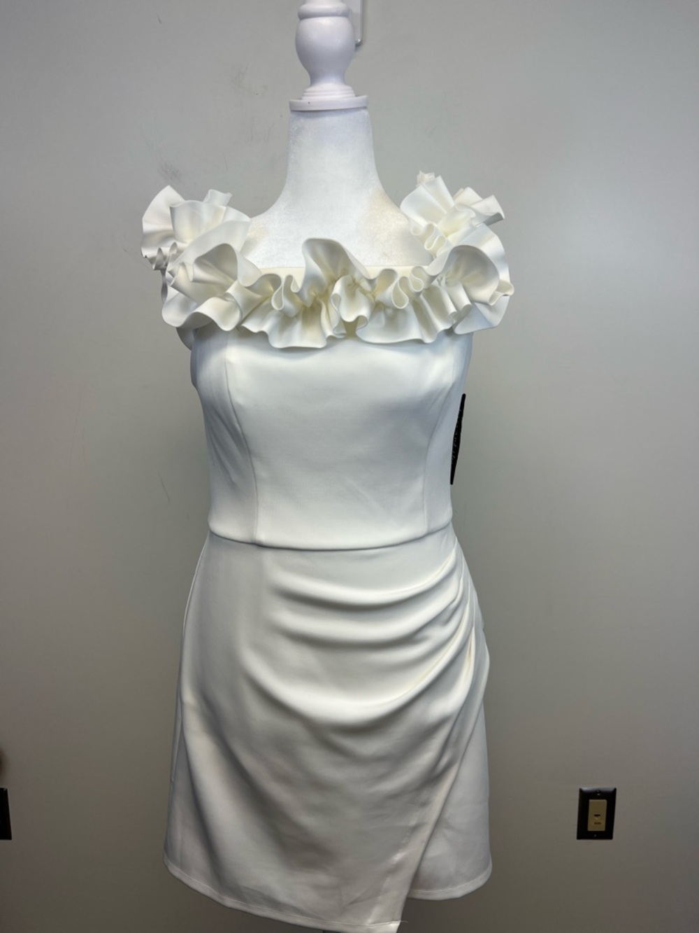 Clover & Sloane Ivory Ruffle On/Off-Shoulder Stretchy Cocktail Dress Size 14